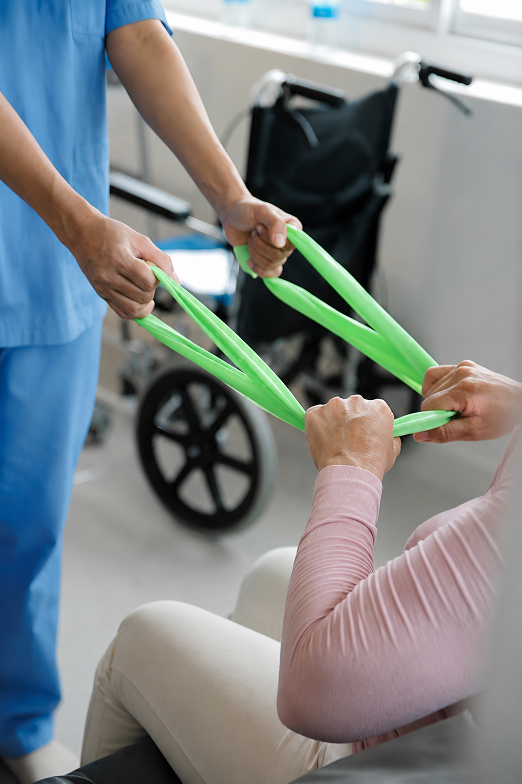 Fisioterapeuta con paciente